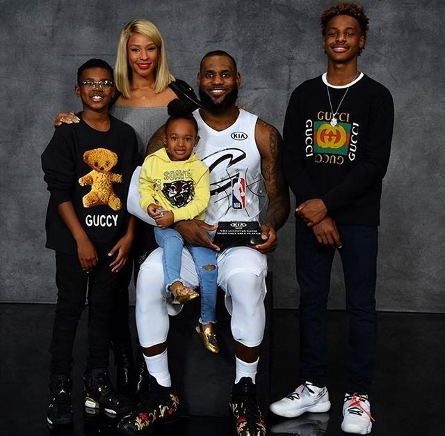 人交接出现 人交接出现